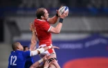 Le Gallois Alun Wyn Jones à la réception d'une touche contre les Bleus au Stade de France, le 20 mars 2021