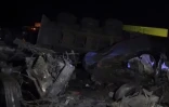 Image tirée d'une vidéo de l'AFPTV montrant les épaves de véhicules après un accident sur l'autoroute entre les villes de Kericho et Nakuru, le 30 juin 2023 au Kenya