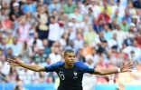 L'attaquant des Bleus Kylian Mbappé exulte après avoir inscrit le 4e but pour l'équipe de France contre l'Argentine au Mondial, le 30 juin 2018 à Kazan  
