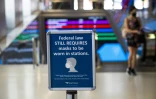 Un panneau rappelant que le port du masque de protection est obligatoire dans la gare de Penn Station, à New York (Etats-unis), le 2 août 2021