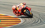 L'Espagnol Marc Marquez au guidon de sa Honda, lors du GP d'Allemagne sur le Sachsenring, le 15 juillet 2018