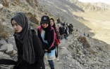 Des jeunes filles hazaras s'entraînent en montagne dans le cadre d'un cours d'arts martiaux près de Quetta (Pakistan) le 31 janvier 2021