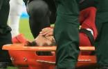 Mohamed Salah, l'attaquant star de Liverpool, est évacué sur civière lors du match contre Newcastle, le 4 mai 2019 à Newcastle-upon-Tyne