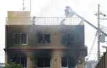 Les pompiers continuent à fouiller le bâtiment du studio d'animation Kyoto Animation ravagé par un incendie le 18 juillet 2019