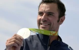 Le kayakiste Maxime Beaumont avec sa médaille d'argent du 200 m, aux JO de Rio le 20 août 2016