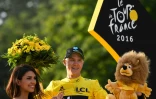 Chris Froome sur les Champs-Élysées après sa victoire lors du Tour de France 2016, à Paris, le 24 juillet