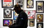 De multiples récompenses exposées au public au musée éphémère du Hip-Hop à Washington le 18 janvier 2019
