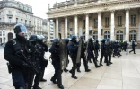 Policiers anti-émeutes pendant une manifestation de "gilets jaunes", à Bordeaux, le 29 décembre 2018