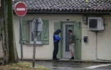 Des gendarmes font du porte-à-porte à Fleurance (Gers), le 4 juin 2026, dans le cadre de l'enquête sur la disparition de Lyhanna