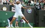 Nick Kyrgios contre le Grec Stefanos Tsitsipas au 3e tour de Wimbledon, le 2 juillet 2022