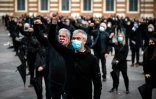 Manifestants qui protestent contre la fermeture des commerces non essentiels à Toulouse, le 6 novembre 2020