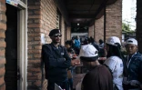 Des électeurs font la queue devant un bureau de vote à Goma, dans l'est de la République démocratique du Congo, le 20 décembre 2023