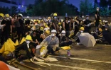 Des manifestants occupent une avenue de Hong Kong, le 12 juin 2019