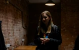Oleksandra Novosel, journaliste ukrainienne pour Suspilné, dans un sous-sol à Kharkiv, dans le nord-est de l'Ukraine, le 15 mai 2025 