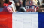 Les supporters français se préparent et se griment avant la finale, comme ils l'avaient fait pour France Danemark, le 26 juin 2018