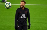 L'attaquant du Paris SG Neymar s'entraîne au stade Bernadeu à la veille du match retour de Ligue des champions contre le Real Madrid, le 25 novembre 2019 à Madrid