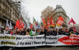 En tête du cortège peu avant le départ de la manifestation boulevard Magenta dans l'est de Paris, le 5 décembre 2019