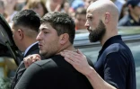 Dario (g) le frère d'Emiliano Sala et le joueur de Nantes Nicolas Pallois lors de ses funérailles à Santé Fé le 16 février 2019