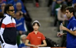 Yannick Noah avec Gilles Simon, lors d'un match de Coupe Davis face au Japon à Tokyo, le 3 février 2017