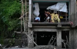 Des opérations de recherche en cours dans un immeuble de Nuwakot, ville du Népal ravagée par une crue dévastatrice, le 1er septembre 2026