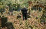 Willi Gabler, un "chasseur des fantômes" sur le cimetière central de Vienne, le 20 octobre 2016