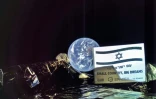 Photo diffusée le 5 mars 2019 par SpaceIL et Israel Aerospace Industries (IAI), prise dans l'espace par la première sonde lunaire israélienne, à une distance de 37.600 km de la Terre, visible en arrière-plan de l'engin spatial
