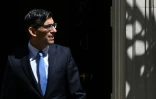 Le Premier ministre britannique Rishi Sunak sort du 10 Downing Street, le 24 mai 2023 à Londres