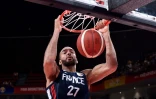 Rudy Gobert réussit son dunk lors de la victoire de la France contre la République dominicaine en phase de poules du Mondial, à Shenzhen en Chine, le 5 septembre 2019