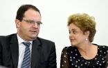 L'ancien ministre de l'Economie Nelson Barbosa (Economie) et sa présidente Dilma Rousseff le 13 avril 2016 à Brasilia