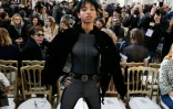 Willow Smith, fille de l'acteur américain Will Smith, le 8 mars 2016 au défilé Chanel à Paris
