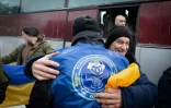 Retour de prisonniers ukrainiens: le bonheur, la tension, le désespoir