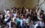 Photo d'une classe d'écoliers yéménites dans une maison transformée en école à Taëz, dans le sud-ouest du pays, le 3 octobre 2018