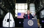 Le président américain fait un discours après le décollage de la fusée SpaceX Falcon 9 et de la capsule Crew Dragon, au centre spatial Kennedy, le 30 mai 2020 en Floride