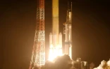 La fusée H3, transportant la sonde spatiale Martian Moons eXploration (MMX), décolle du centre spatial de Tanegashima, dans la préfecture de Kagoshima, le 20 octobre 2026 au Japon