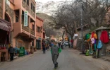 Vue d'une des principales rues du village d'Imlil, au pied du massif du Toubkal, dans le sud du Maroc, le 18 décembre 2018