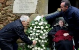 Le 27 novembre 2016, Manuela Argiz, la cousine de F. Castro, 103 ans, en chaise roulante, a observé 1 minute de silence, une couverture rouge sur les genoux et déposé avec le maire et d'autres villageois une couronne de roses devant la maison familiale