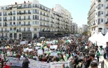 Nouvelle manifestation d'étudiants algériens pour réclamer la fin du "système" Bouteflika, le 16 avril 2019 dans les rues d'Alger