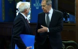 Le ministre russe des affaires étrangères Sergueï Lavrov (d) et le haut représentant de l'Union européenne pour les affaires étrangères et la politique de sécurité Josep Borrell à Moscou ,le 5 février 2021