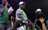 L'ex-militaire Julius Maada Bio (c), candidat à la présidentielle au Sierra Leone pour le parti d'opposition SLPP, à Freetown le 15 novembre 2012
