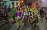 Défilé le 7 février 2018 dans les rues de Rio pendant le carnaval avec des femmes arborant le message "non c'est non" pour dénoncer le harcèlement sexuel