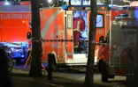 Des victimes soignées sur le lieu de l'attentat commis le 19 décembre 2016 sur le marché de Noël à Berlin