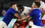 L'ouvreur et le demi de mêlée français Romain Ntamackc (g) et Antoine Dupont (d) lors du match de Coupe du monde de rugby face aux Tonga le 6 octobre 2019 à Kumamoto