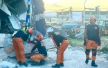 Des secouristes sur le site d'un bâtiment effondré après un séisme de magnitude 7,8 à General Santos, le 8 juin 2026 aux Philippines