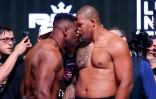 Le Camerounais Francis Ngannou (à gauche) et le Brésilien Renan Ferreira, à la veille de leur combat le 18 octobre 2024 à Ryad