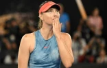La Russe Maria Sharapova savoure sa victoire face à la Danoise Caroline Wozniacki au 3e tour de l'Open d'Australie, le 18 janvier 2019 à Melbourne