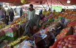 Un étal de fruits et légumes sur un marché de Kaboul avant l'Aïd el-Fitr, le 12 mai 2021 en Afghanistan