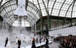 Défilé automne-hiver de Chanel pendant la semaine de la mode parisienne, le 7 mars 2017 au Grand Palais 