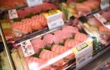 Sushis provenant du Japon dans un supermarché à Hong Kong, le 23 août 2023