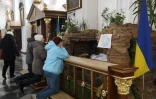 Prières dans la cathédrale de l'Assomption de la Bienheureuse Vierge Marie, à Odessa, dans le sud de l'Ukraine, le 17 avril 2022
