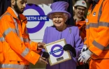La reine Elizabeth II inaugure une nouvelle ligne de métro qui traversera Londres d'est en ouest à partir de 2018 et portera son nom, le 23 février 2016 à Londres